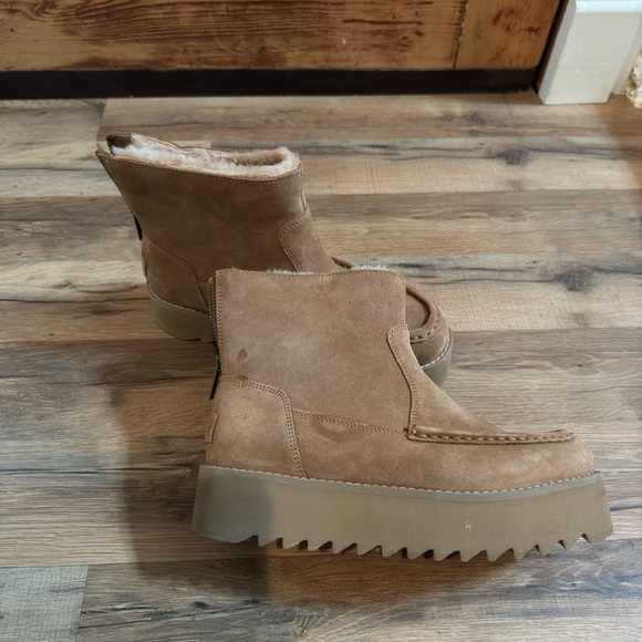 Chestnut Ugg Boot - Picture 7 of 8